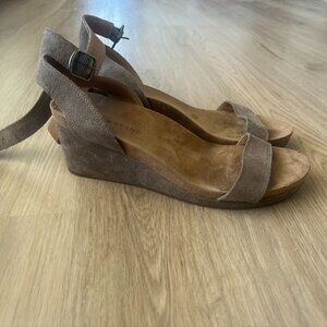 Lucky Brand Tan Suede Wedges Sandals Size 9 EU 40